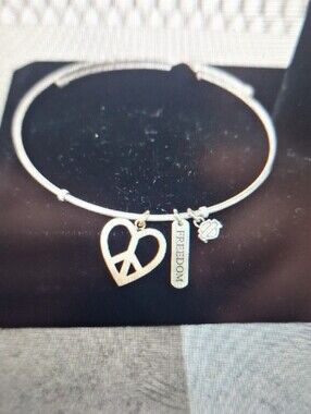 NWT Harley-Davidson Stainless Steel Bangle Bracelet with Heart & Freedom Charms